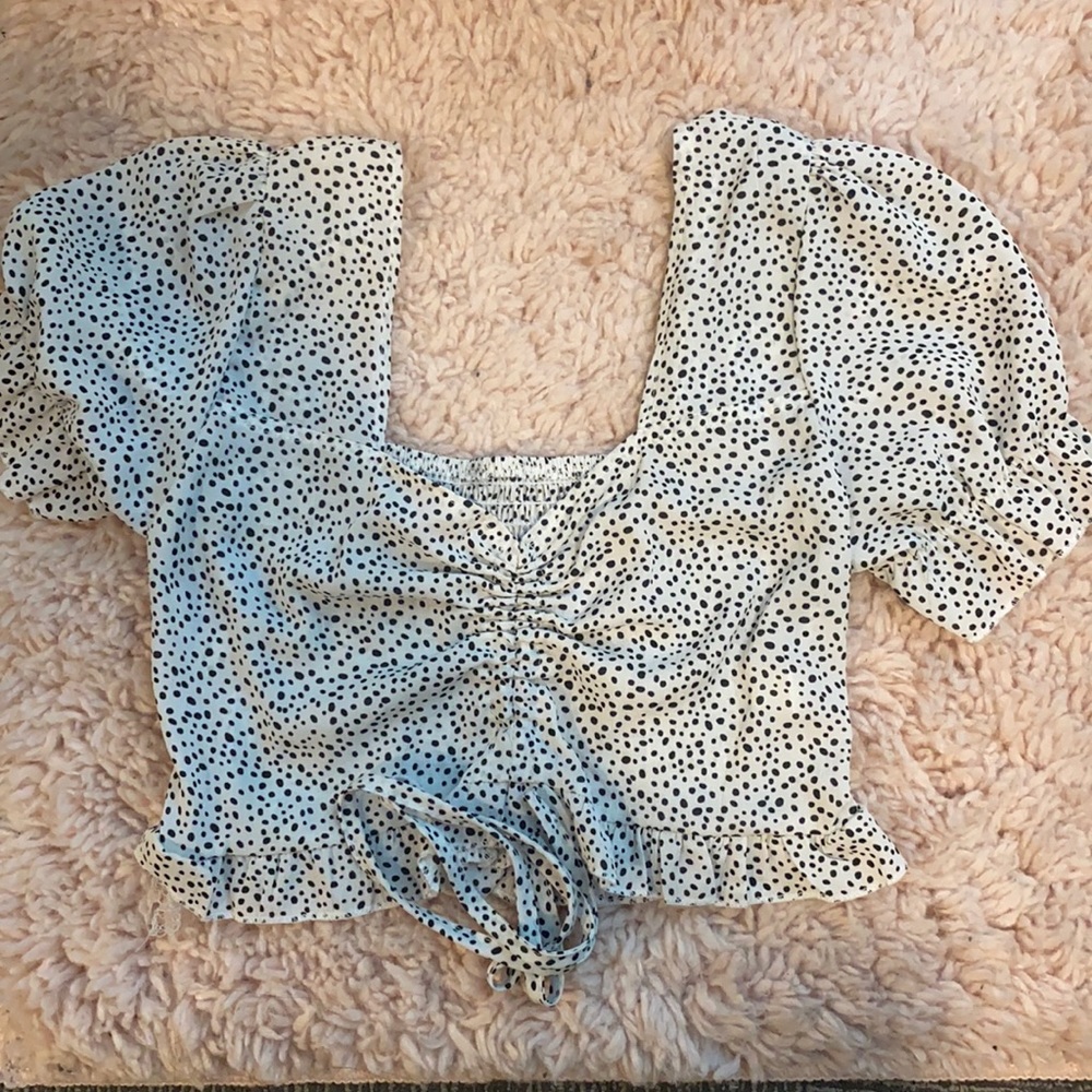 Polka dot short sleeve scrunch top
